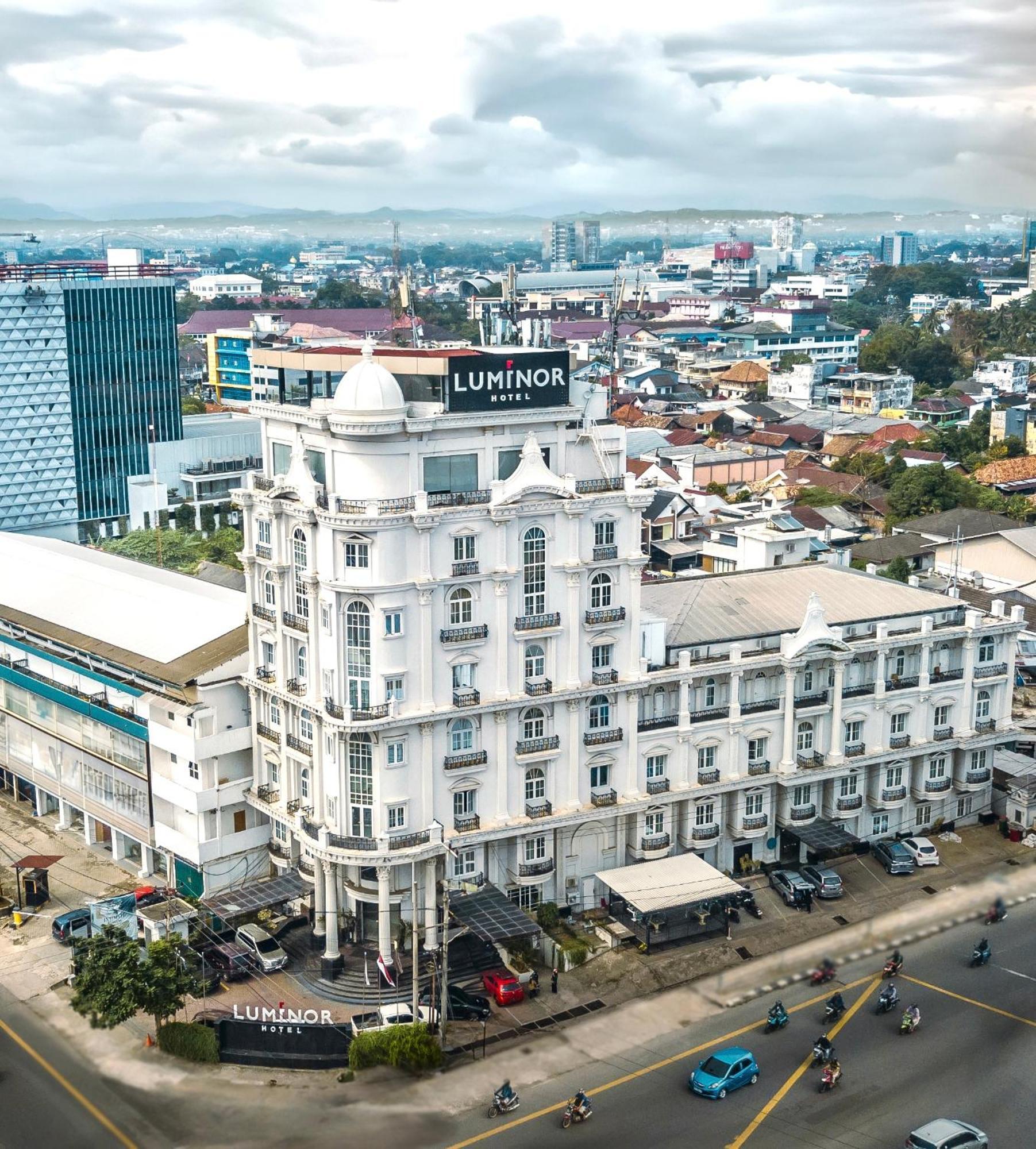 Luminor Hotel Palembang By Wh Free Massage 10 Minutes Esterno foto